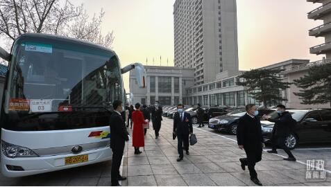 时政新闻眼丨今年两会首次到团组，习近平强调牢牢把握这个“首要任务”