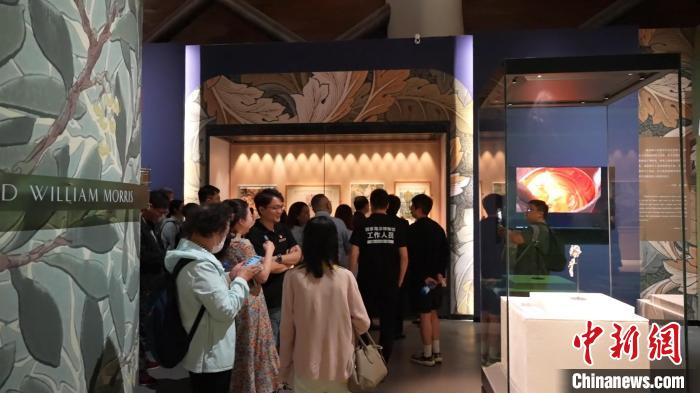 百年典藏首渡重洋 124套英国工艺美术运动珍品亮相天津