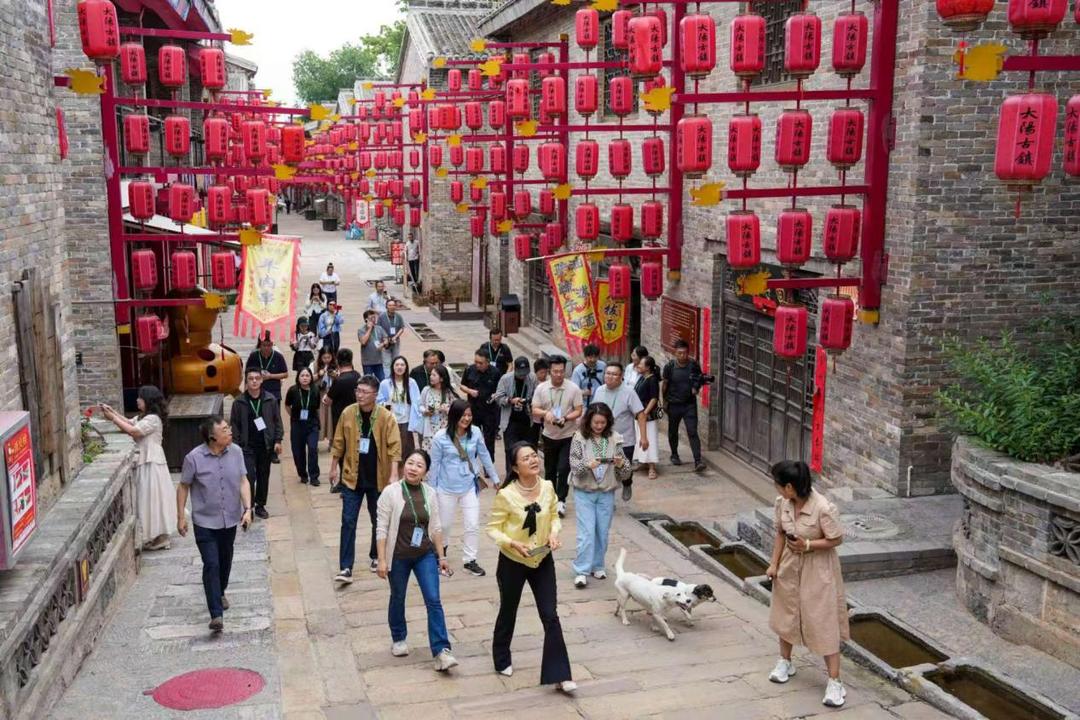 青石板上的华夏密码：海外华媒解码千年古镇“大阳”