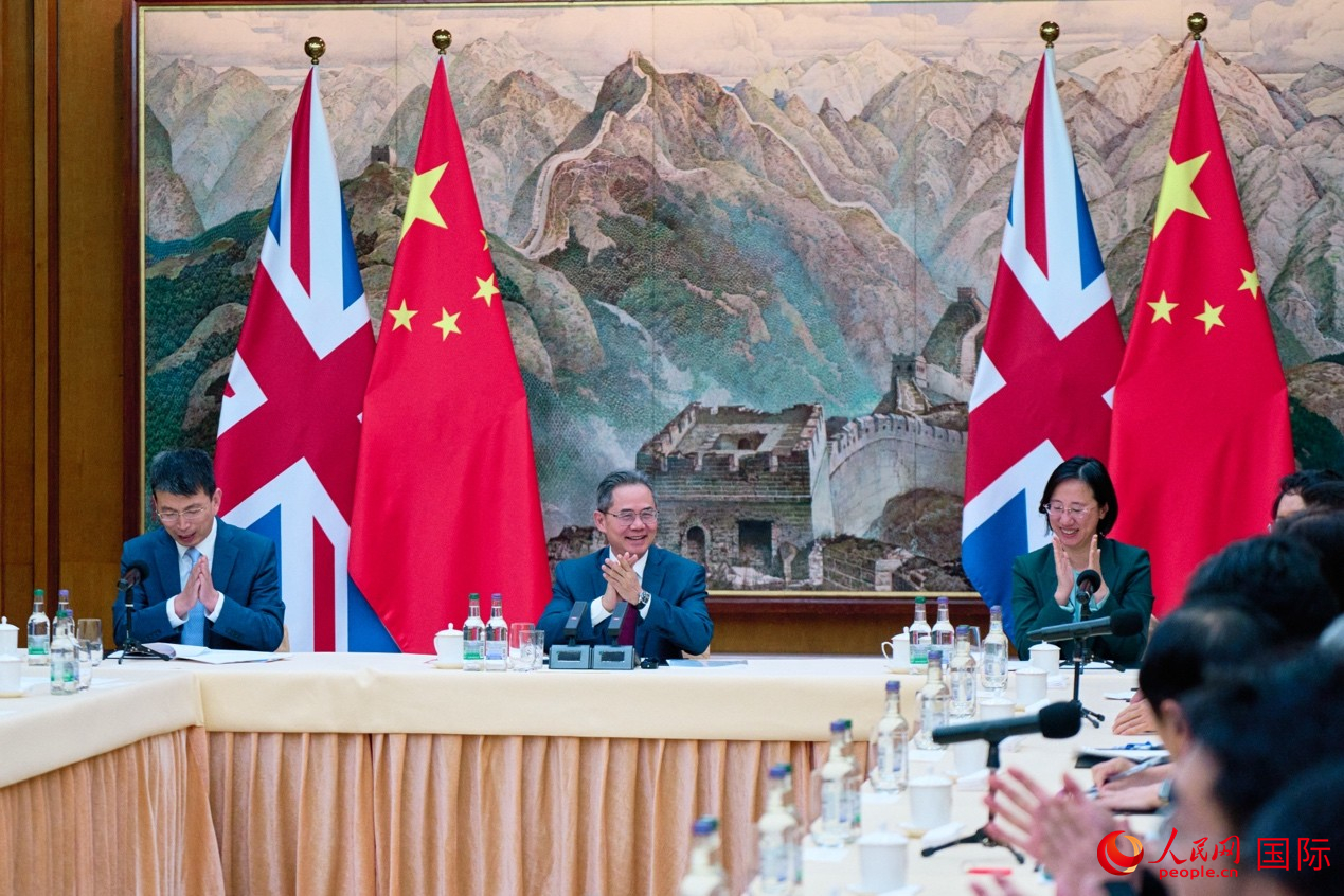 英国侨学界代表纪念台湾光复80周年