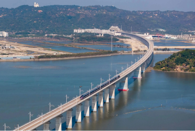 双线（段）开通，登顶在望！广湛、汕汕高铁何以成就“中国高铁第一省”？