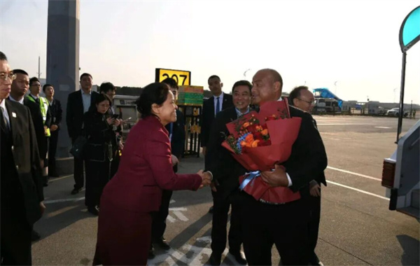 瑙鲁总统回广东老家，过小年