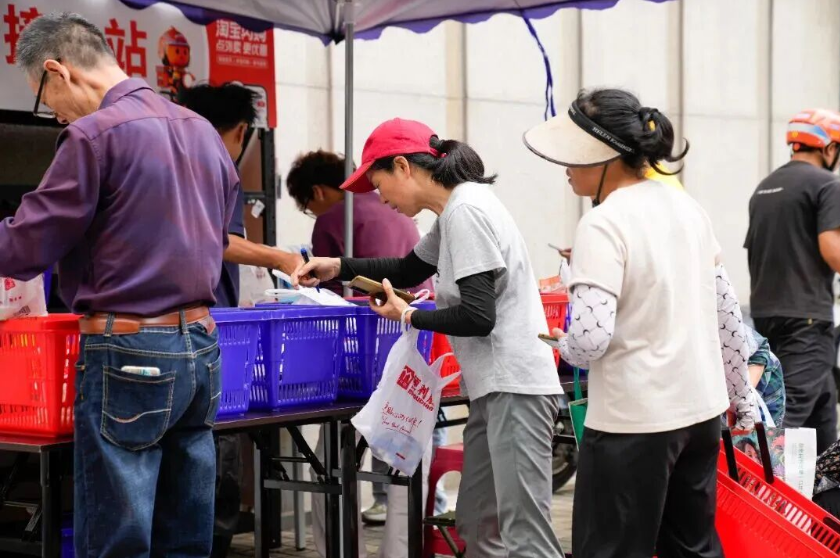 现实版“奇迹”！华强北“跑楼大妈”有了新身份