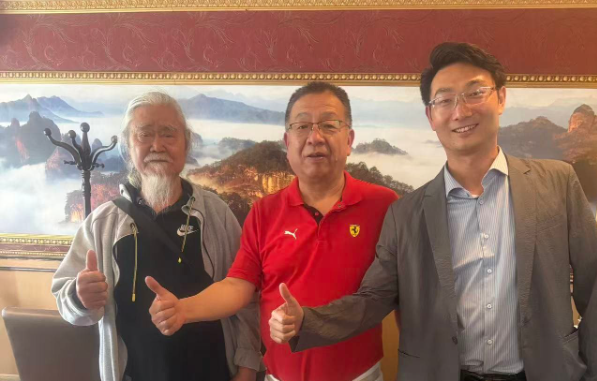 一席家乡情，一腔报国志——欧洲侨报社宴请战略管理学者张记华博士