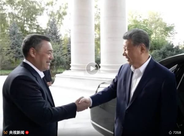 习近平同吉尔吉斯斯坦总统小范围晤谈