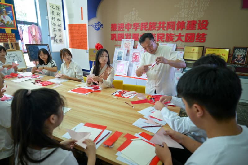 四川资阳：千年石刻见证融合 互嵌社区凝聚人心｜天府石榴情