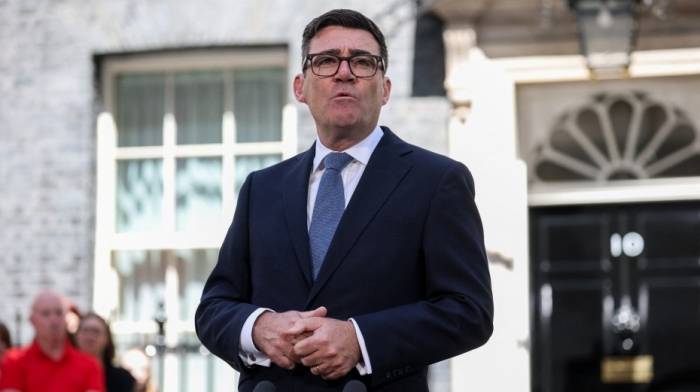英国首相伯纳姆：将重返欧盟纳入未来可选路径