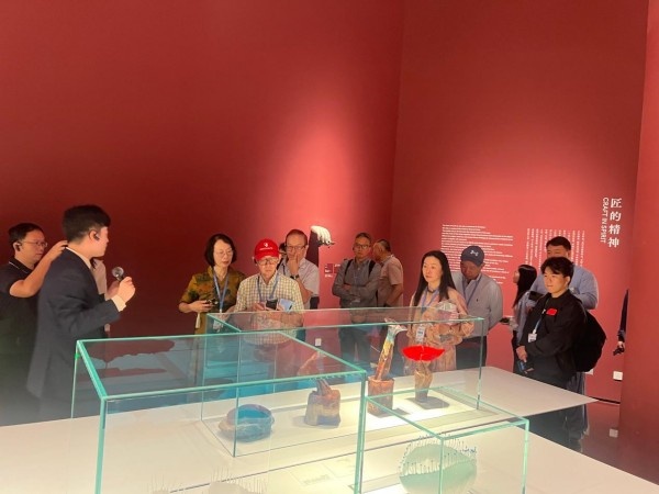 海外华文媒体走访深圳湾文化广场 以设计创新赋能亚太共同体共荣 