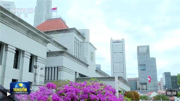 李强出席新加坡总理举行的欢迎仪式