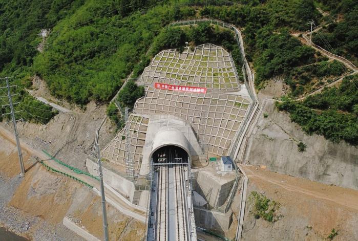 宝桥道岔助力贴地飞行 西康高铁完成联调联试